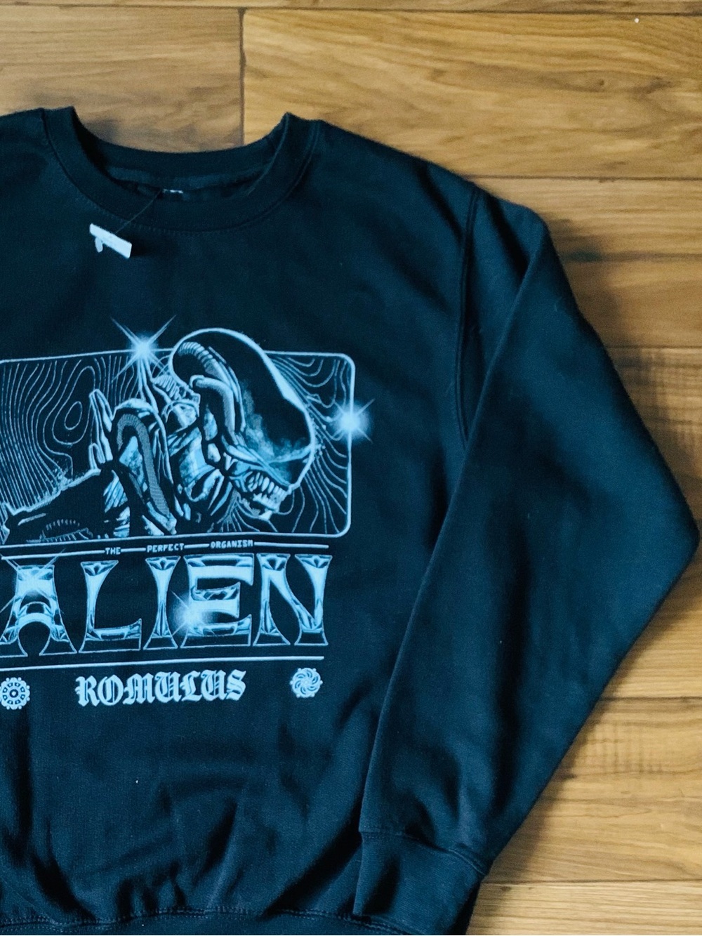 NWOT Boxlunch Exclusive Alien Romulus Xenomorph Chrome Sweater Men’s Size S